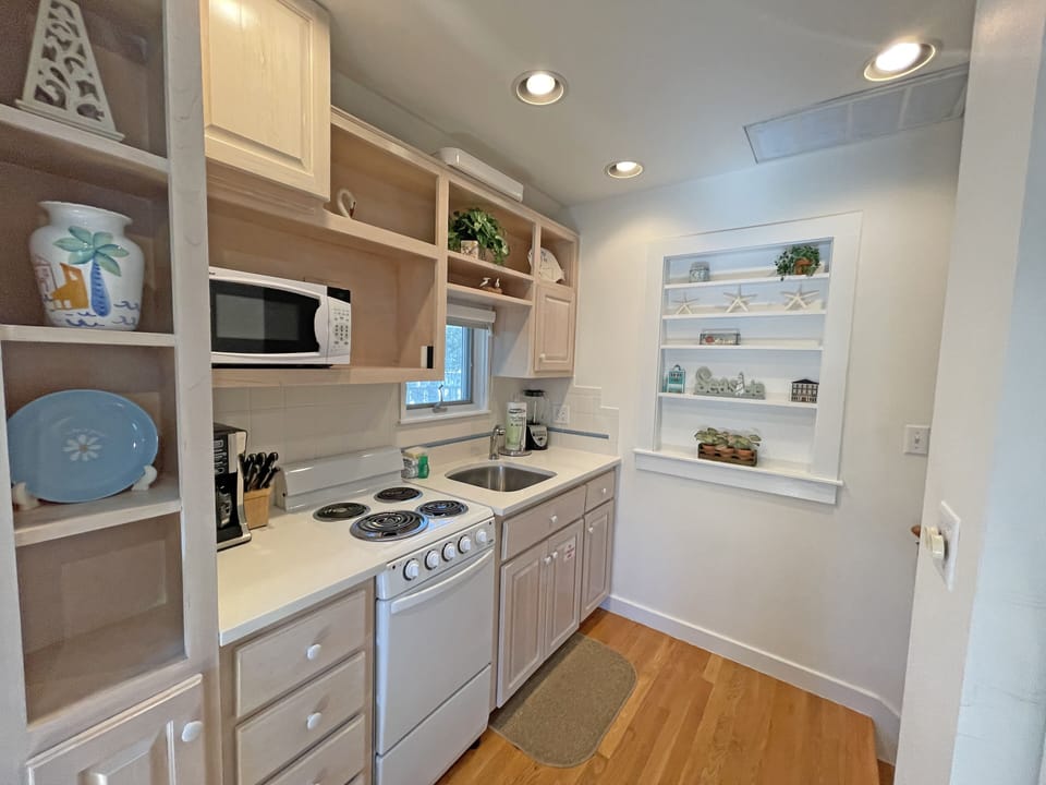 SECOND LEVEL KITCHEN W/OVEN & STOVE