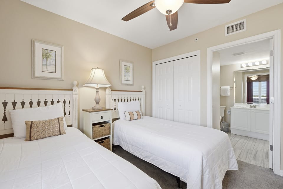 Island Princess #612 Guest Bedroom - Twin / Twin Beds