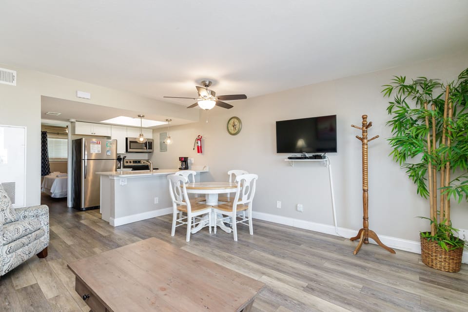 Step into your bright, open-plan retreat where modern comfort meets relaxation. Enjoy cooking in the fully equipped kitchen and unwinding in the airy living space.