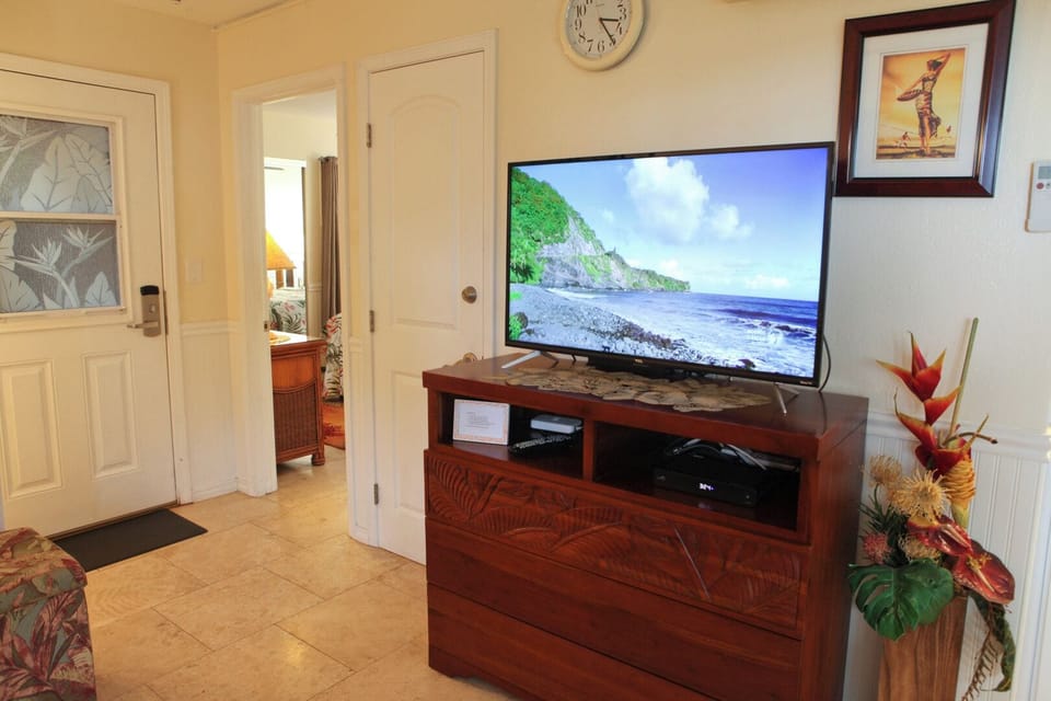 Kihei Sands A7 Roku TV - Streaming Roku TV with Local Channel App.