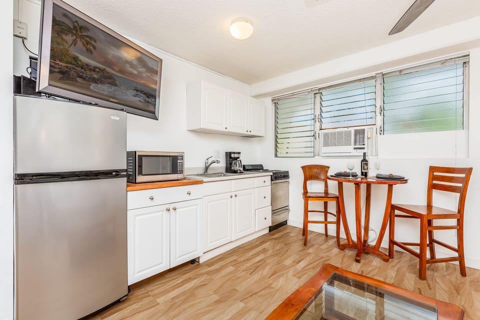 Fully Equipped Kitchen Ready to Cook!