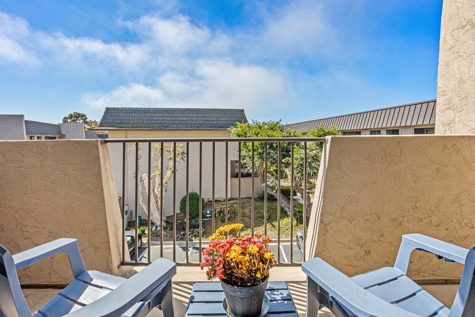 Family-friendly Solana Beach condo with private patio