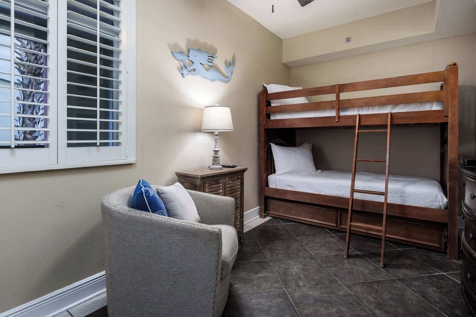 Third bedroom with twin size bunk beds