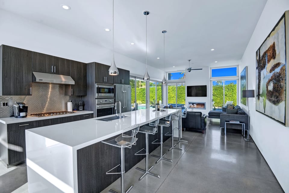K0072 - 10 - KITCHEN.jpg
