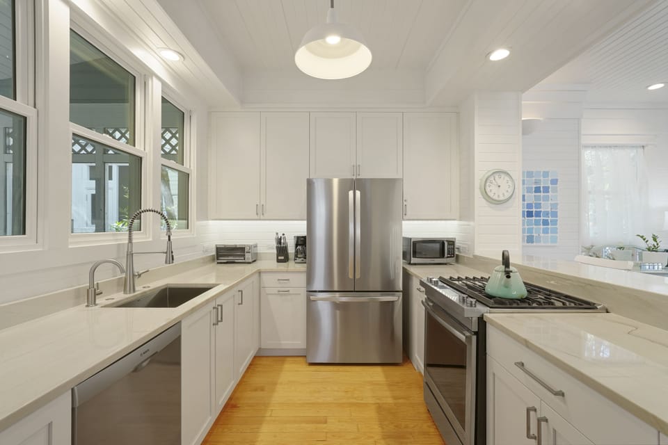 MODERN, OPEN KITCHEN WITH STAINLESS STEEL APPLIANCES