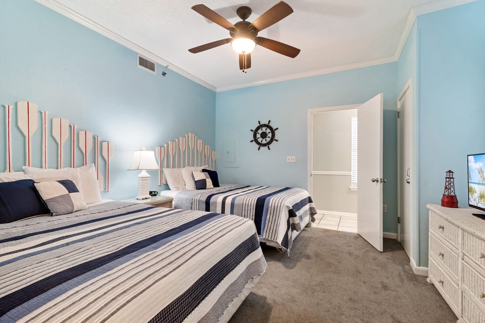 Guest Room with 2 Queen Size Beds and Private Bath