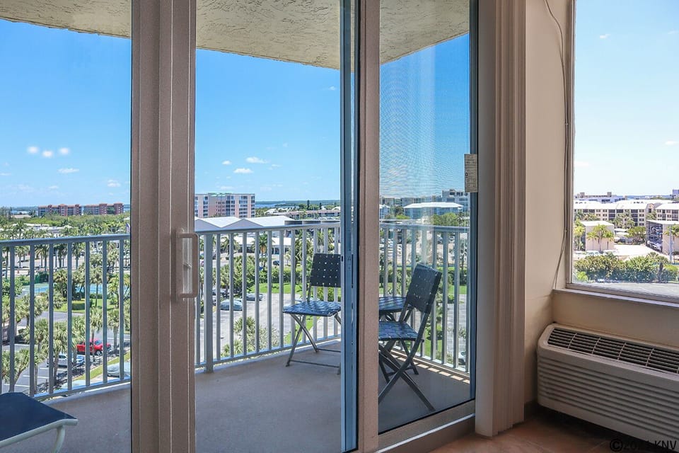 7th Floor 1B/1B Condo has a spectacular view of the island