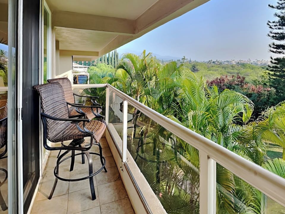 Welcome To Maui Banyan T-305