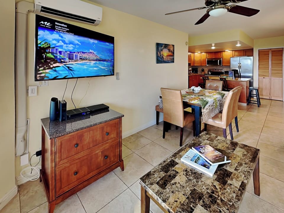 Living Room - Sleeper Sofa, Lanai Access