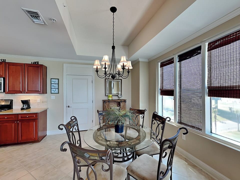 Dining Area - Table for Six