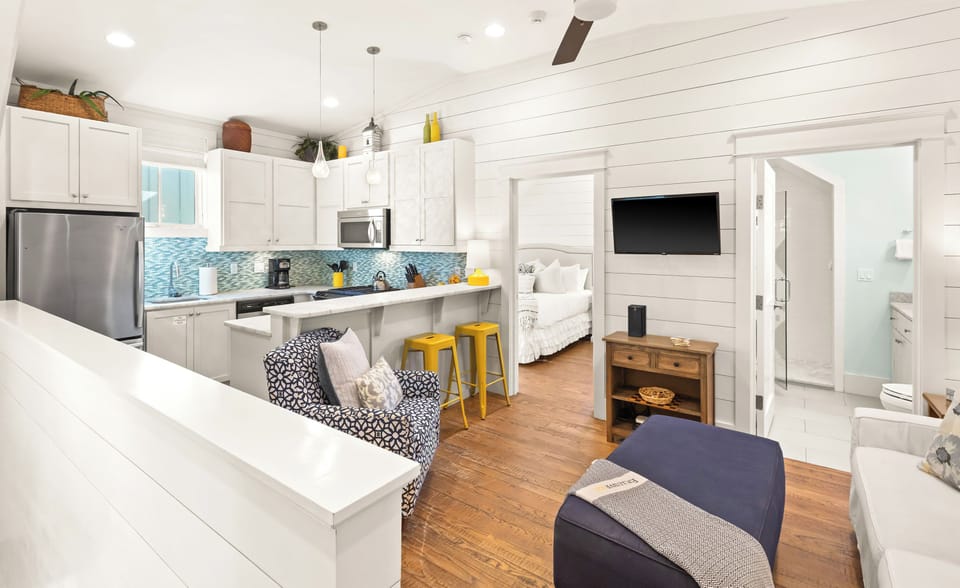 Carriage House Apartment with Full Kitchen and Living Room