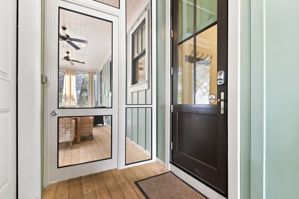 Your screened-in patio offers an exterior and interior entrance.