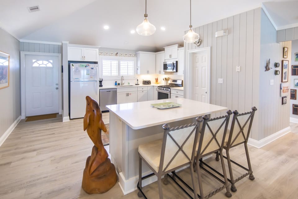 Kitchen island with barstool seating