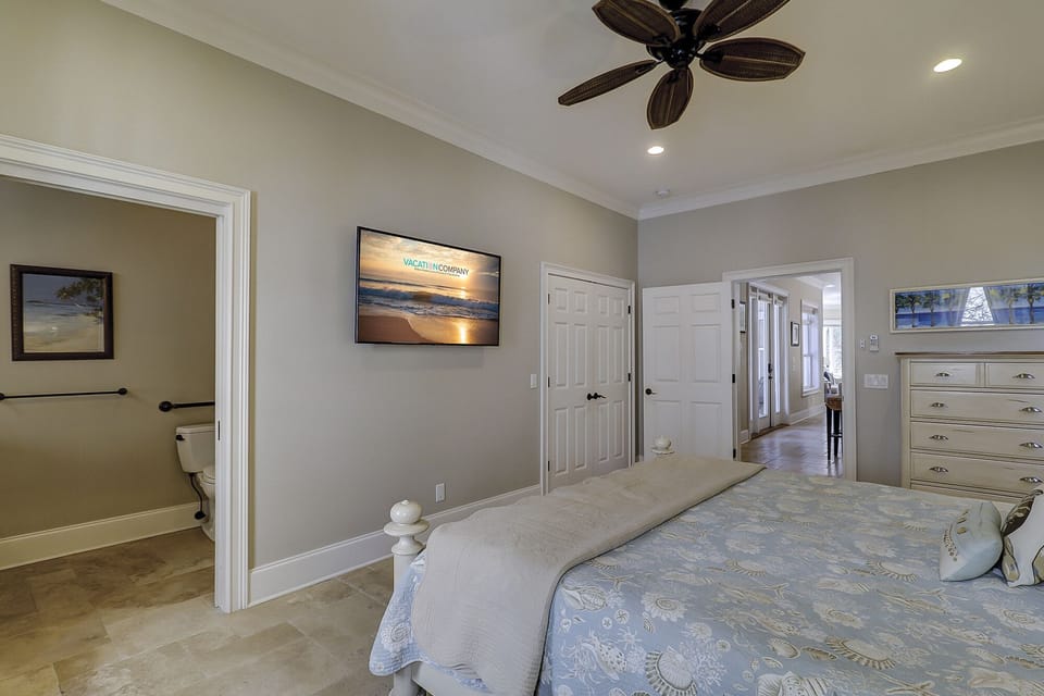 1st Floor King Suite