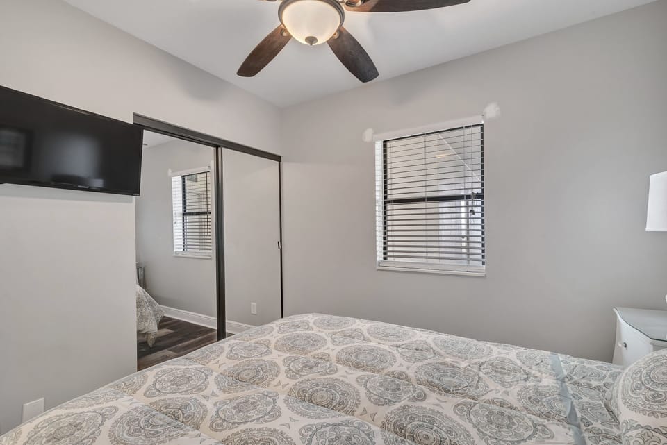 2nd Guest Room has a Queen Size Bed and Flat Screen TV