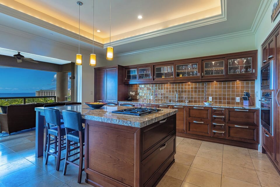 Fully equipped gourmet kitchen with spectacular views!