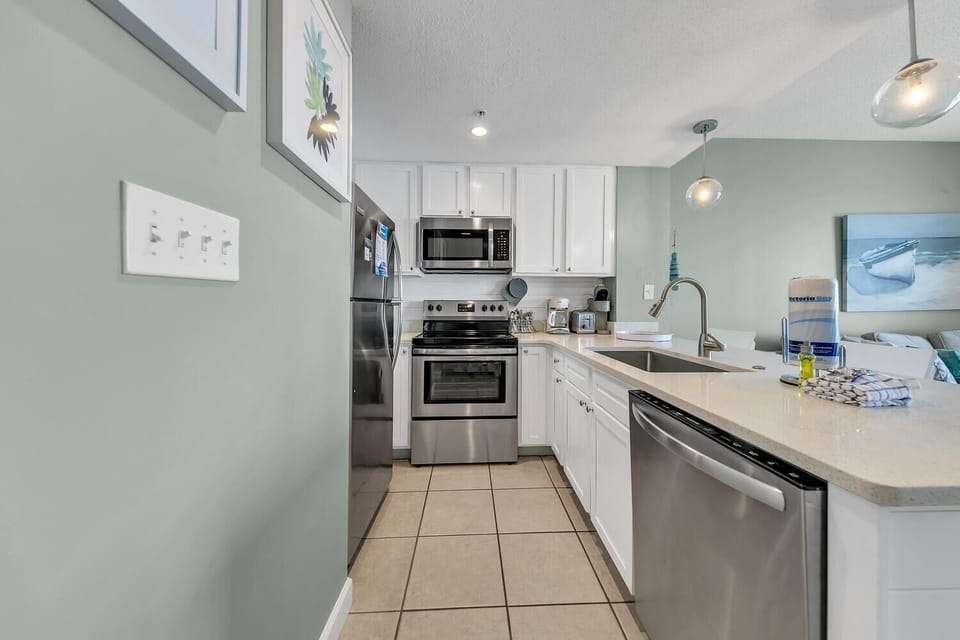 Full kitchen