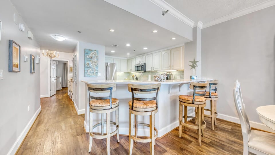 Breakfast Bar With Seating For 4