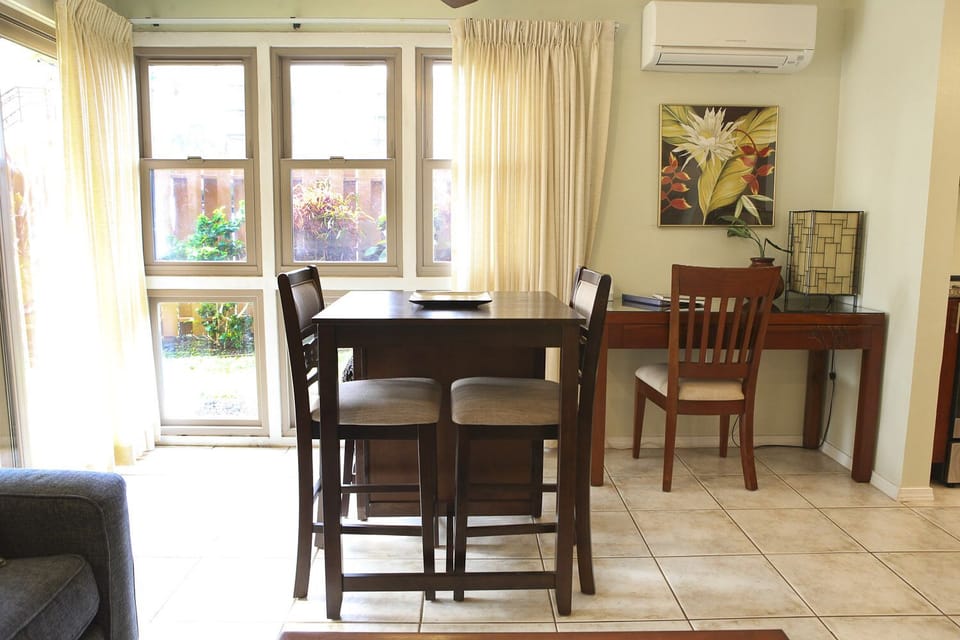 Dining area that seats four and the ocean straight ahead!