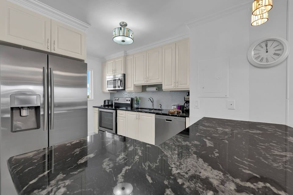 Leonardo Arms 503 Gorgeous Fully Equipped Designer Kitchen
