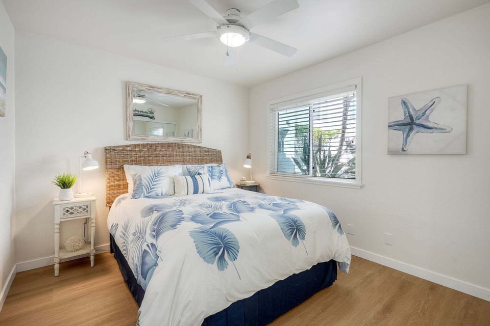 Guest bedroom with Queen size Bed