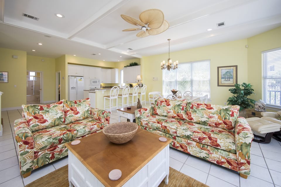 Living room with plenty of seating