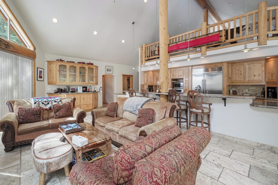 Open-concept living area with a cozy seating arrangement, perfect for relaxation and entertainment.