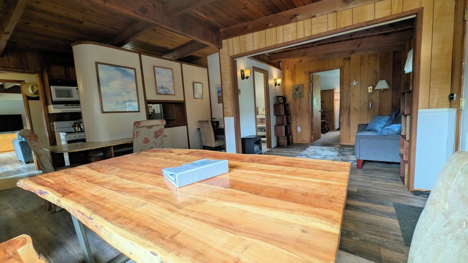 great table for family dinners