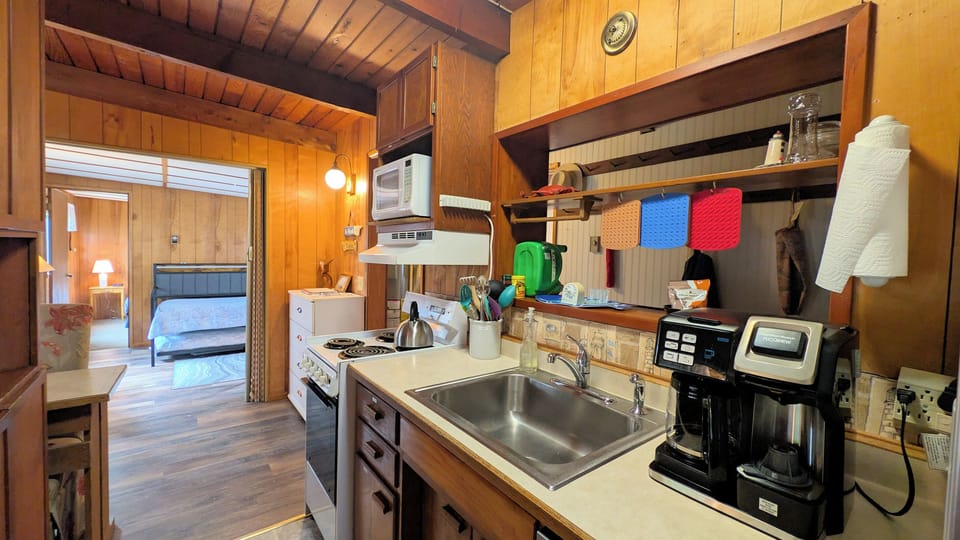 kitchen has dual brew coffee maker does pod & pot
