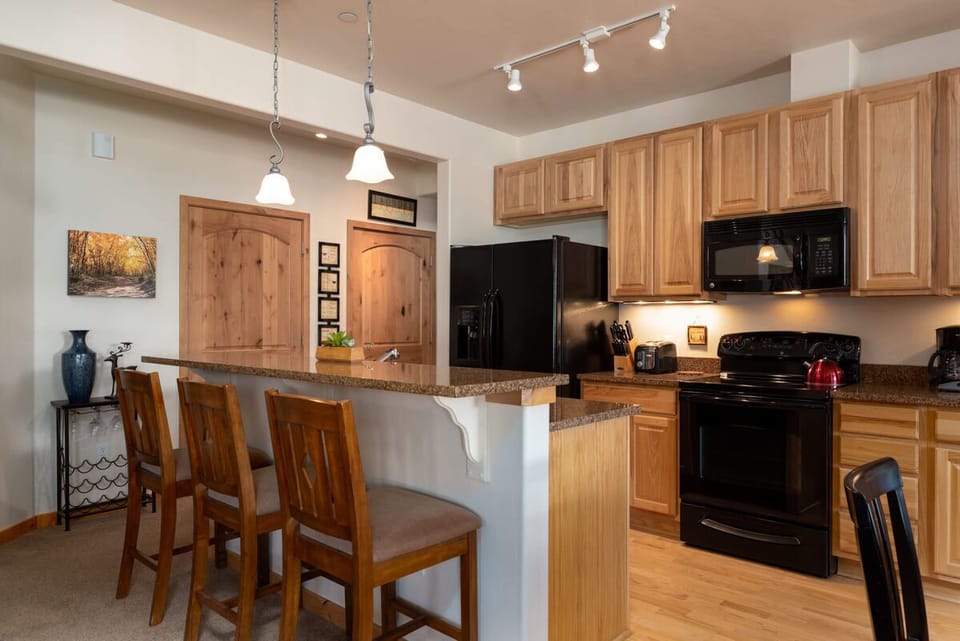 Seating for three at the breakfast bar