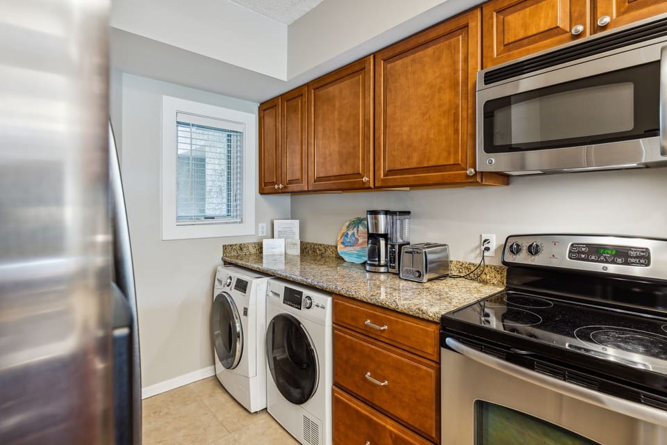 Full Kitchen with Laundry