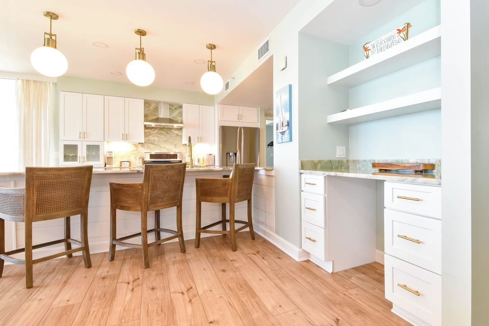 Silver Shells Maarten 408 - Breakfast Bar and Desk