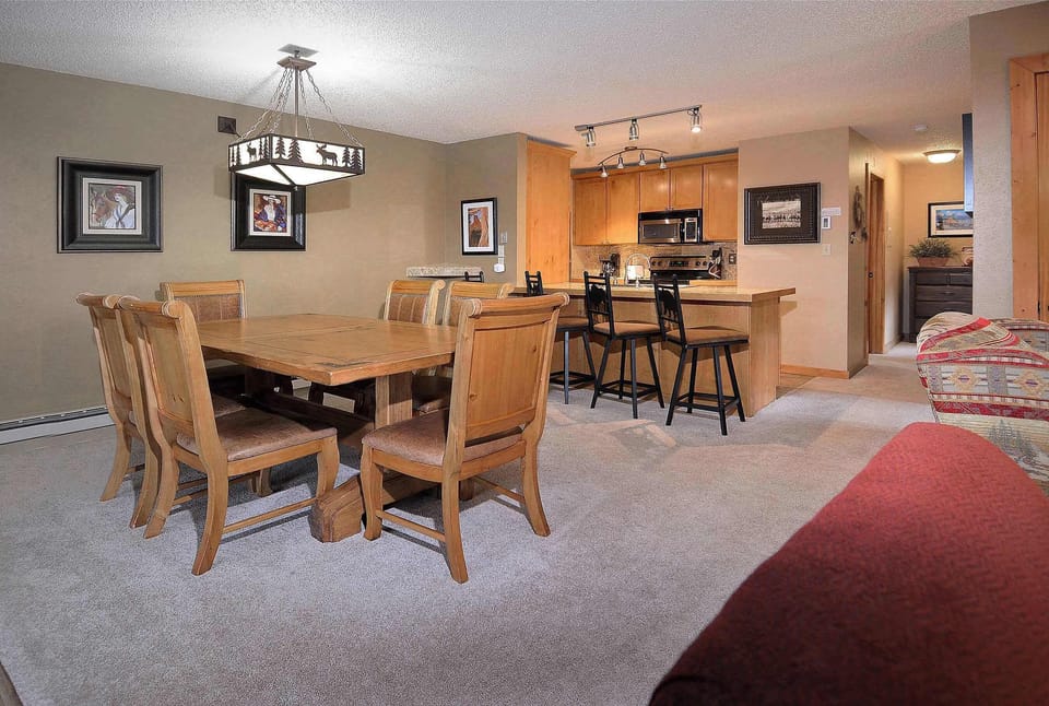 Dining/kitchen