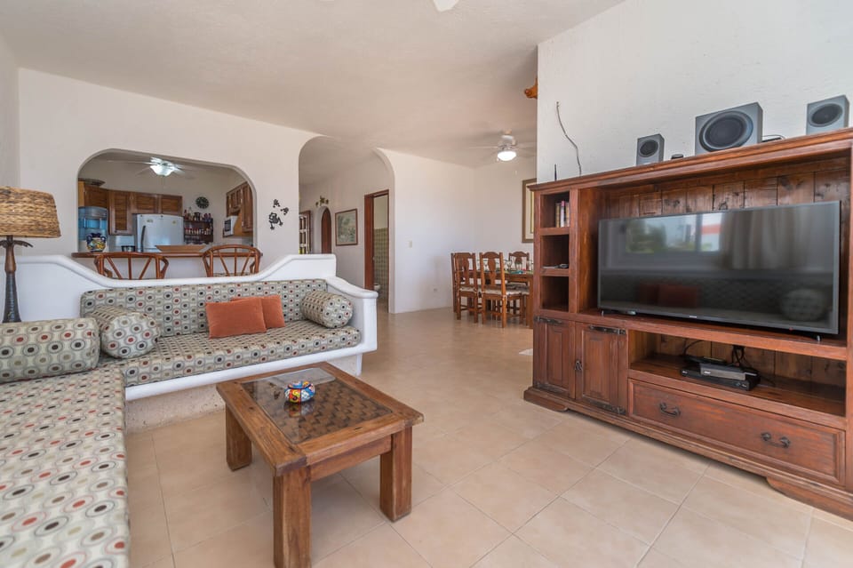 Casa Del Mar Akumal Mexico vacation home rental - Living area with 42 inch flat screen Smart TV and Satellite and bluetooth speakers