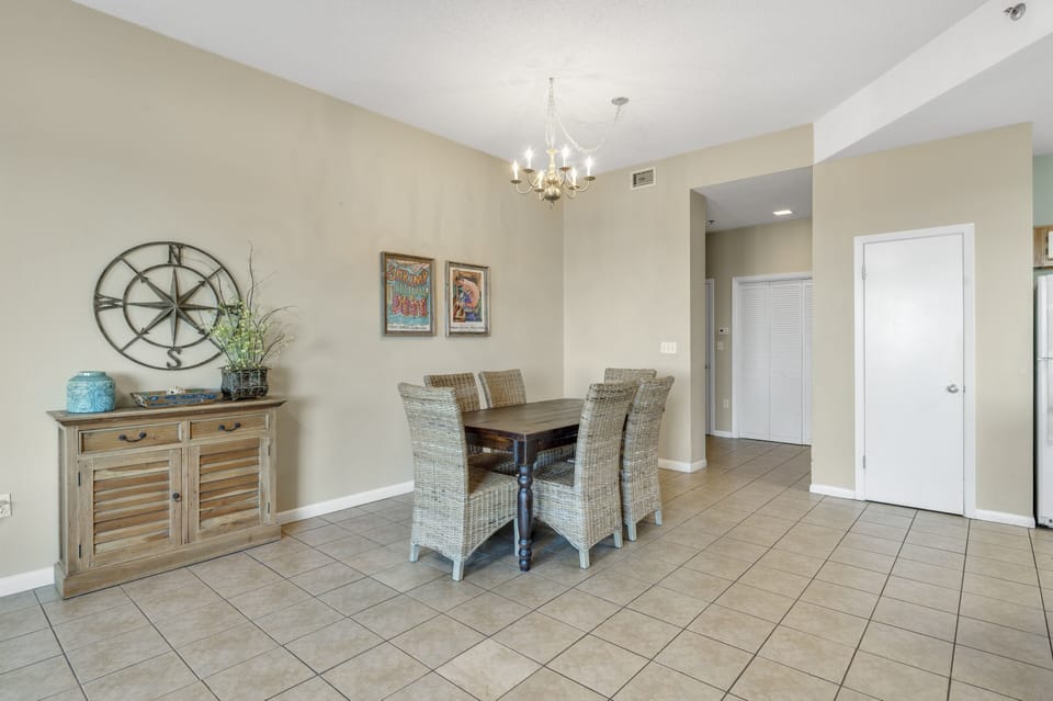 Spacious Open Floor Plan for Living and Dining Areas