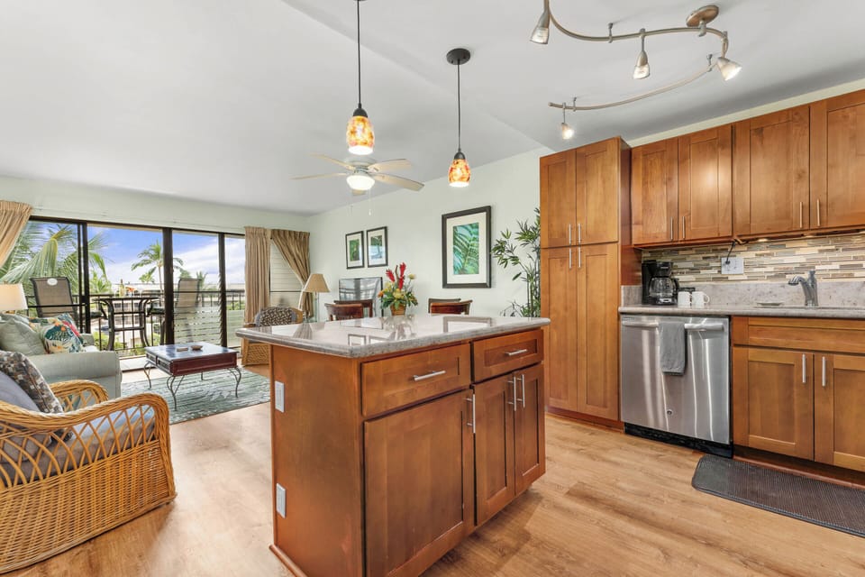 Full Kitchen - Countertop Seating For 2
