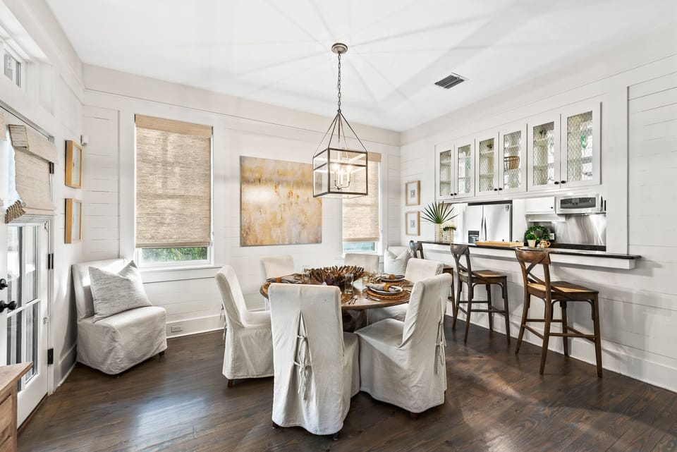 First Floor: Dining Area