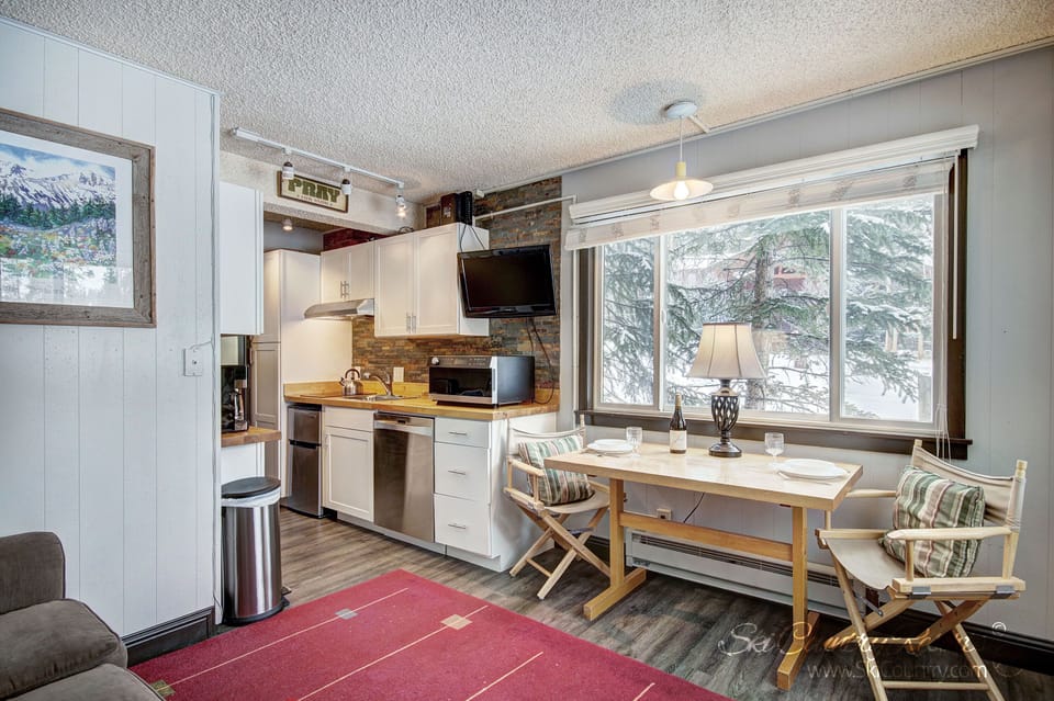 Living Room/Kitchen