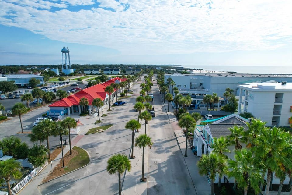 Front Beach - Restaurants & Shops