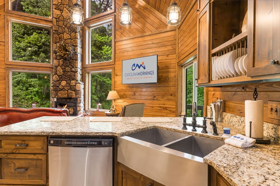 Fully Equipped Kitchen w/ Stainless Steel Appliances