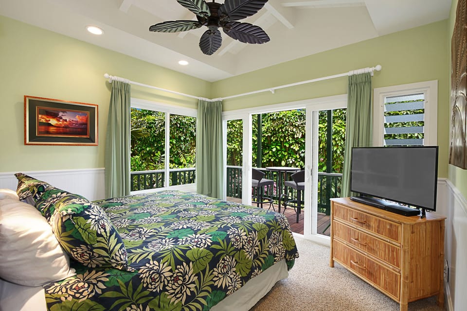 Master Bedroom with cable TV