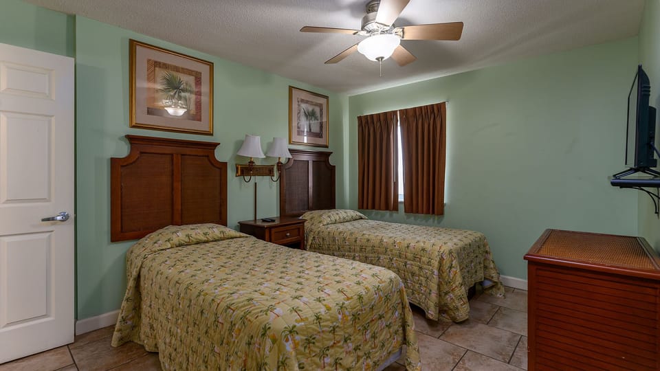 4th bedroom w/2 twins