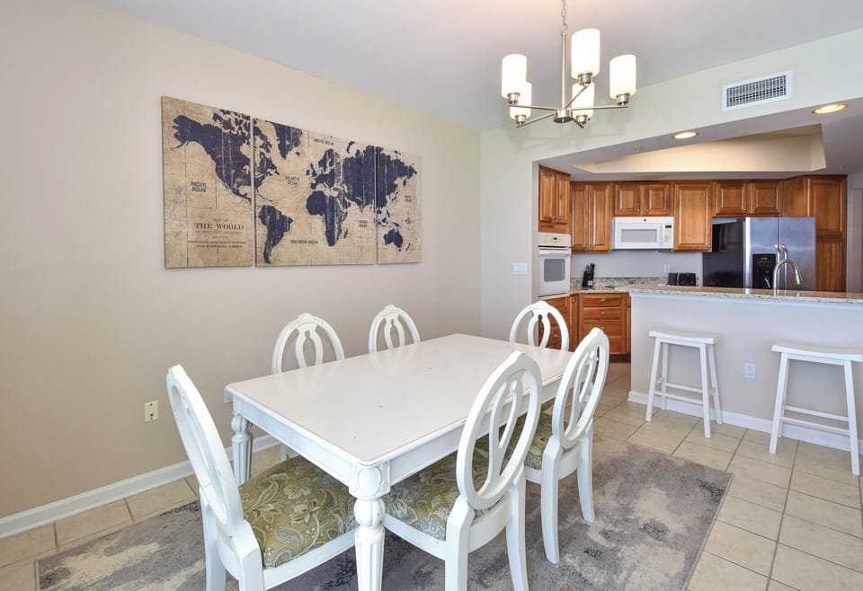 Silver Beach Towers West 1603 - Dining Area and Breakfast Bar