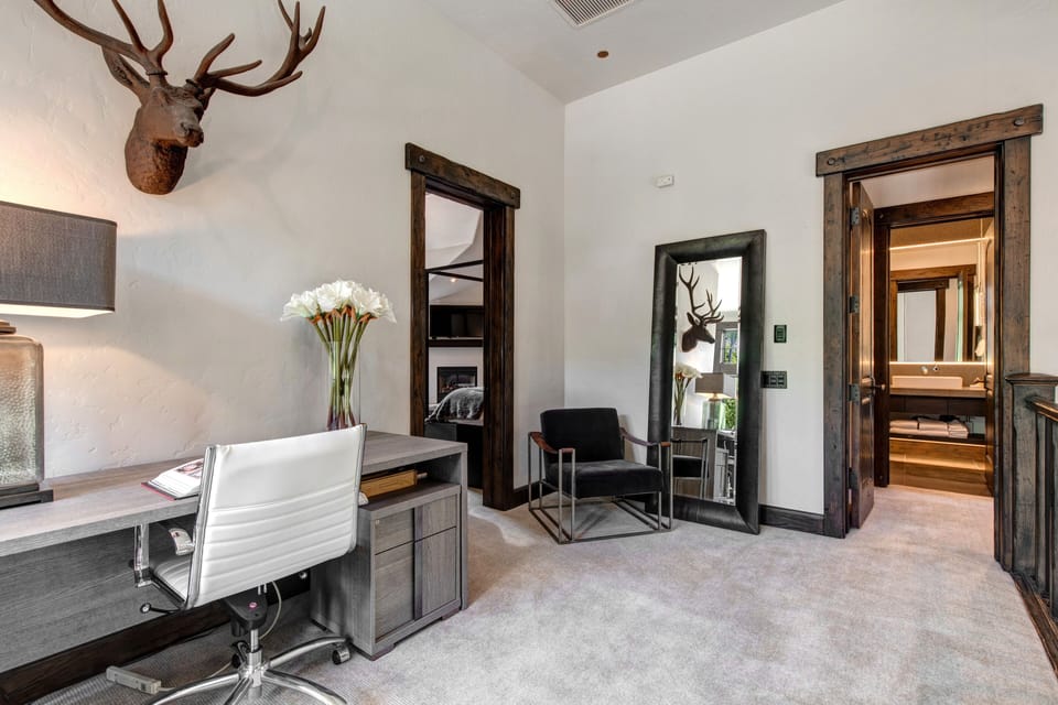 Upstairs Loft With Desk Area