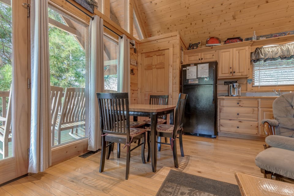 Dining Area - Kitchen