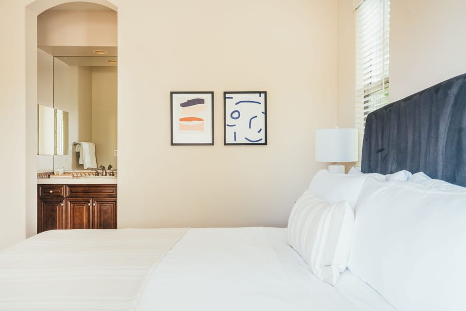Ensuite bath in bedroom 5.