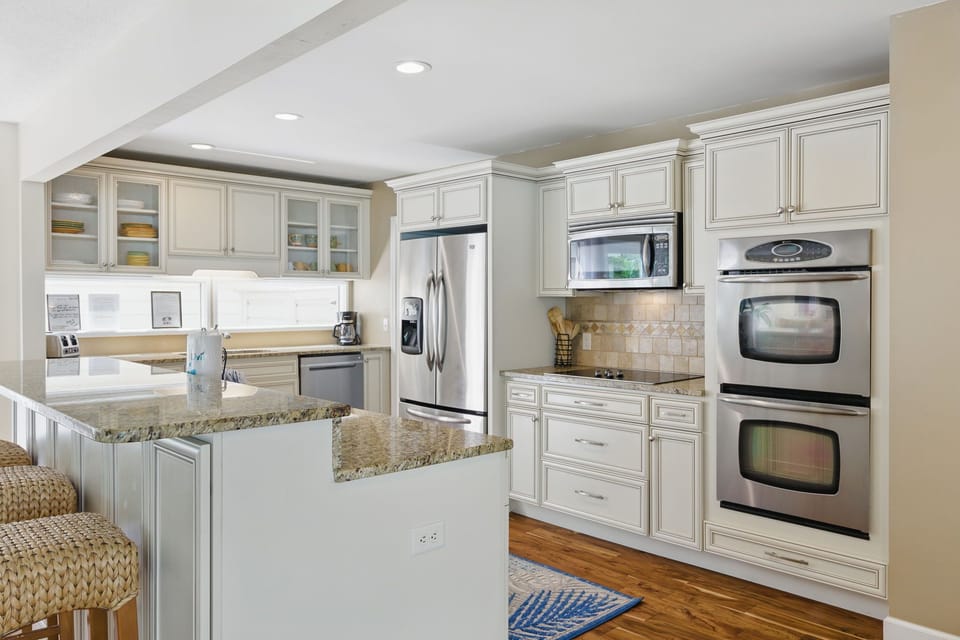 Full Kitchen with Island