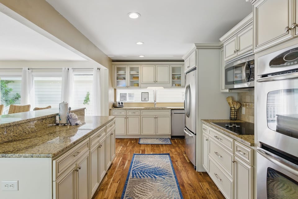 Full Kitchen with Island