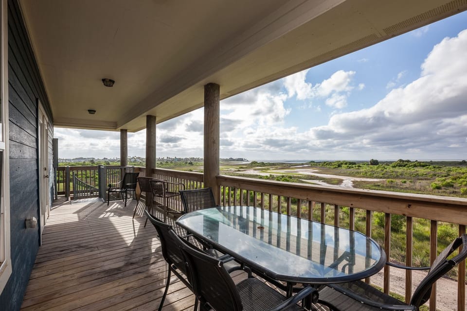 Covered Deck - Wetland & Bay Views - A Bird Watcher's Paradise!