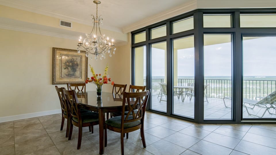 Phoenix West II 2017 Dining